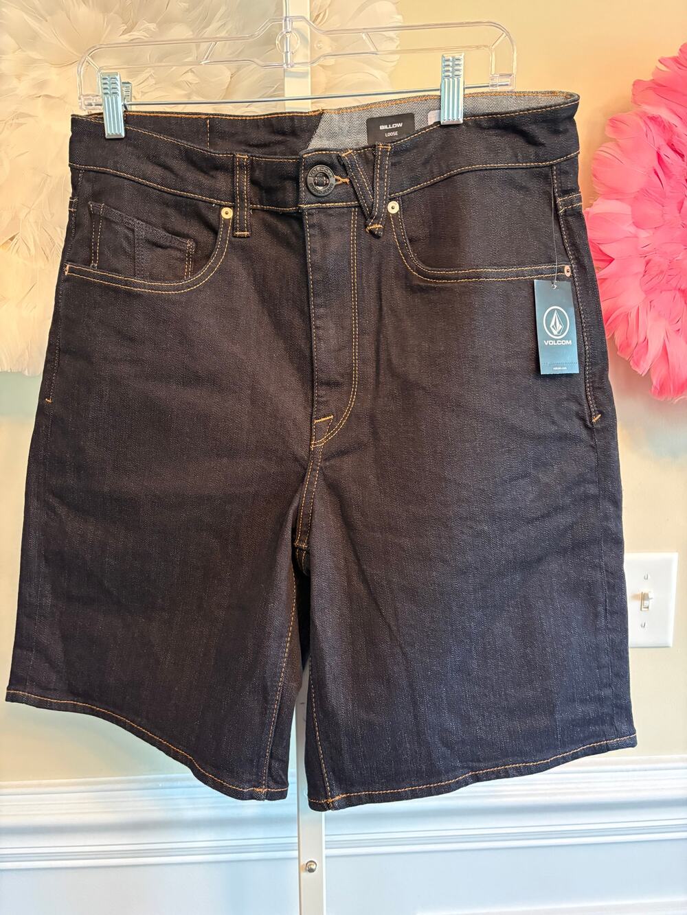 VOLCOM BILLOW DENIM SHORTS SIZE 30 NWT